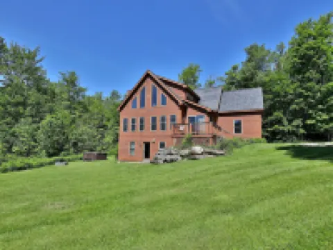 Cortina Mountain Chalet - Outdoor Hot Tub - Close to Pico and Killington Mountains 3 Bedroom Home Hotels in Mendon