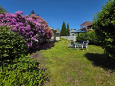 Cheerful family home 1/2 mile from downtown