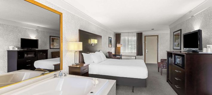 Quality Inn Lakefront Hotels in Mackinac County