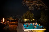 The Terraces Resort and Spa - Hot Tub