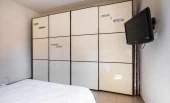 Bergonzoni Modern Apartment by Wonderful Italy