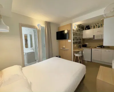 Kyriad Direct Saint-Brieuc - Parc des Expositions Hotels in Langueux