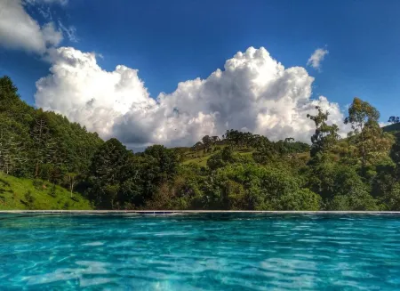 MD Luar Da Montanha Отели рядом с достопримечательностью «Escola Mineira de Falcoaria»