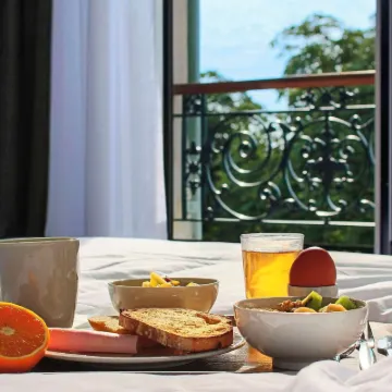 Brit Hotel Limoges Centre Gare - Hôtel & Spa Hotels near Bernardaud Porcelain Factory