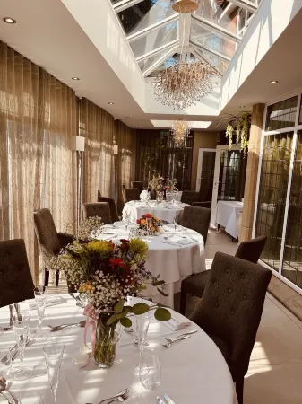 Nuthurst Grange Country House Hotel Отели в г. Бодесерт