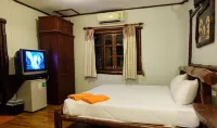Talkoo Beach Resort Khanom Отели рядом с достопримечательностью «Wat Than Thong»