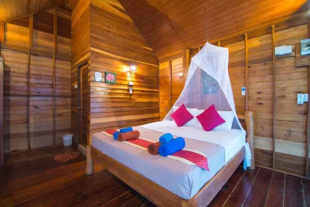 ทิวสน บีช รีสอร์ท