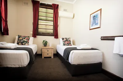 Esk Grand Hotel