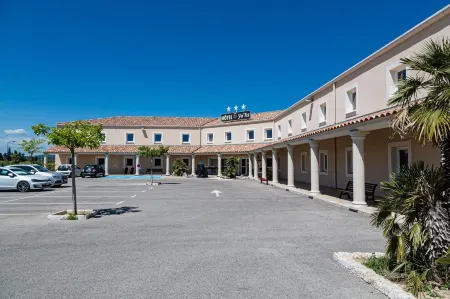 Le Ya'Tis Отели в г. Тавель