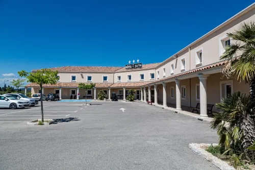 Le Ya'Tis Hotels in Tavel
