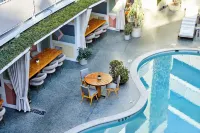 Avalon Hotel Beverly Hills, a Member of Design Hotels - Family