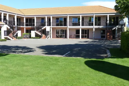 Lugano Motor Lodge Отели рядом с достопримечательностью «Marlborough Museum»