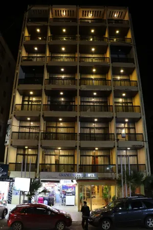 Grand Suites Hotel Отели рядом с достопримечательностью «Pigeon Rocks»