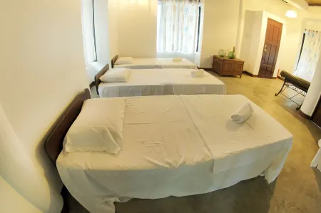 Ticao Altamar Boutique Resort Отели рядом с достопримечательностью «Заповедник Бантод Риф Марин»