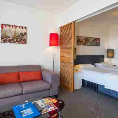 Broadbeach Savannah Resort Rooms