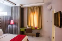 Glee Hotel Hotels near Intercontinental Plaza