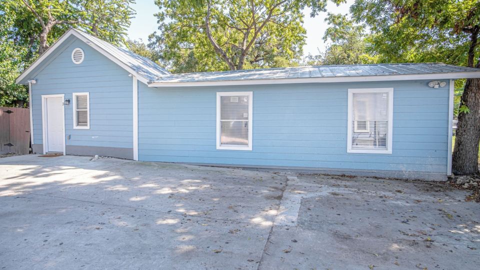 Remodeled Historic 1Br 1BA House Near Downtown