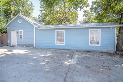 Remodeled Historic 1Br 1BA House Near Downtown