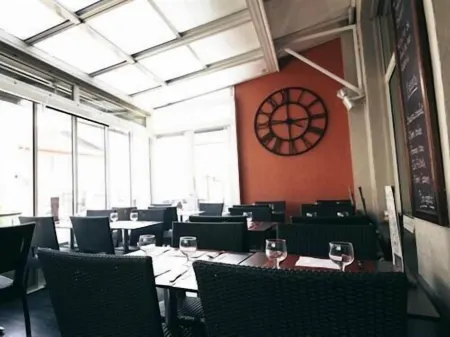 Hôtel Restaurant Le Lion d'Or Отели в г. Жуайё