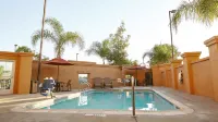 Holiday Inn Express & Suites CORONA by IHG - Pools