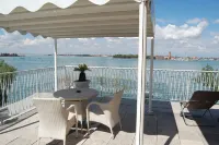 Oasis Golden Lagoon Chalet