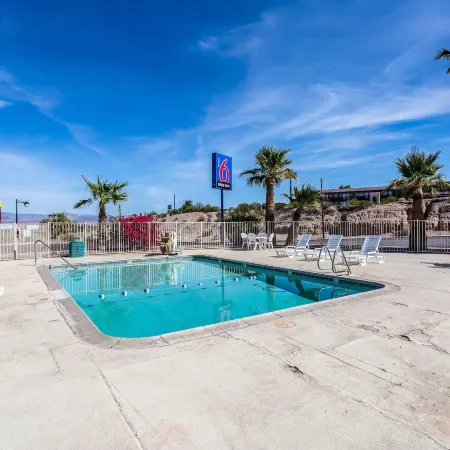 Motel 6 Needles, CA Отели в г. Нидлс