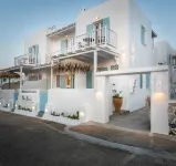 Niki Savvas Studio & Suites