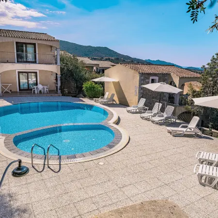 Appartamenti Badus Con Piscina
