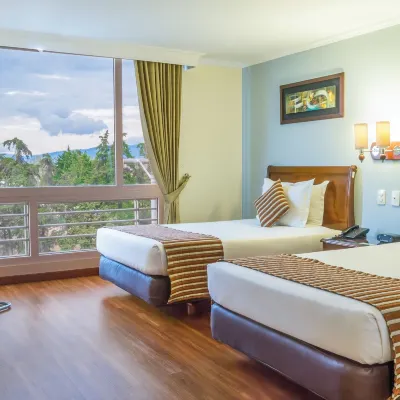 Hotel San Pablo Отели рядом с достопримечательностью «Конгресс-центр G12»
