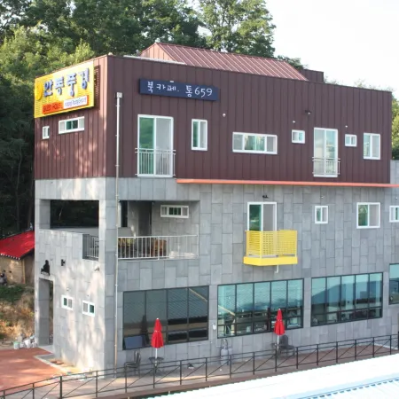 Andong Poong-Gyung Hostel n Library