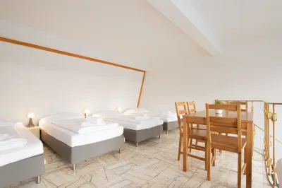 Center City Villa Hotel dekat JEVER FUN SKIHALLE Neuss