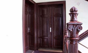 Leon Suite Apartments