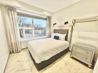 Toronto Rooms and Suites Hotels in Dufferin Grove