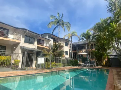 海灘度假飯店 Tacking Point燈塔附近的飯店