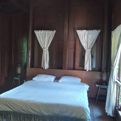 บ้านสวนอัมพวา โรงแรมใกล้วัดประดู่