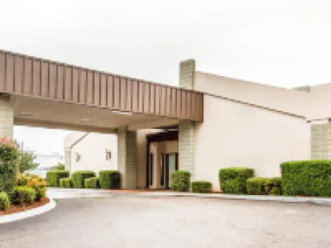 エグゼクティブ イン & スイーツ エンタープライズのホテル