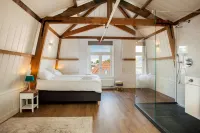 Stayci Serviced Apartments Royal Palace - Homestays