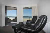 Curio Bay Salt House Motel - breakfast