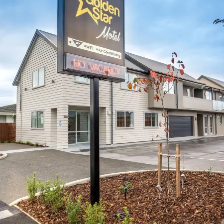 Golden Star Motel Отели рядом с достопримечательностью «Мона-вейл»