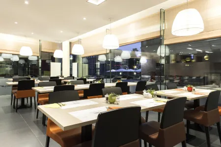 Novotel Mechelen Centrum Отели рядом с достопримечательностью «Midas Mechelen»