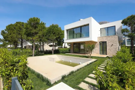 Sanpietro Vacation Rentals Отели рядом с достопримечательностью «Bay of Lalzi»