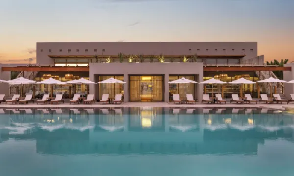 โรงแรมเดอะ เลเจนด์ ปาราคัส รีสอร์ท, ปลายทางโดย ไฮแอท โฮเทล