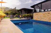Central Suites by H&R - Pools