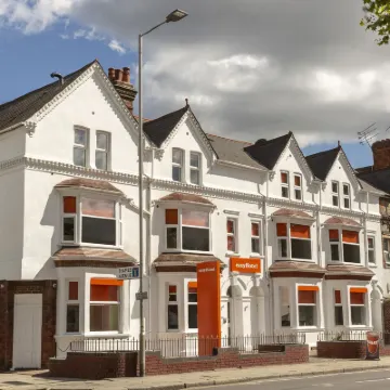 Easyhotel Reading Hotels near Reading College
