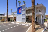 Motel 6 Scottsdale, AZ - Old Town Scottsdale/Fashion Square - parking
