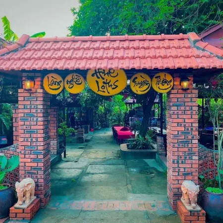 Hue Lotus Homestay Отели рядом с достопримечательностью «Гробница императора Ты Дыка»