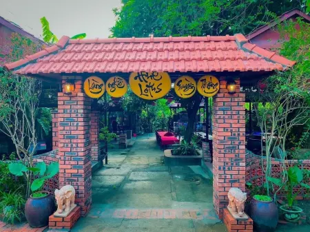 Hue Lotus Homestay Отели рядом с достопримечательностью «Quang Minh Temple»