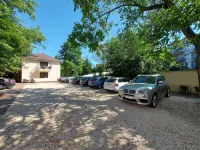 Vén Diófa De Lux Panzió - parking