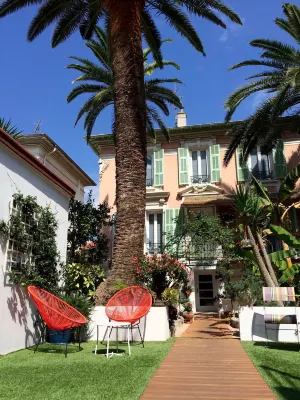 Hôtel Villa Rose Hôtels à proximité de : Centre commercial Carrefour Nice Lingostière