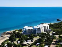 Coral Cove Apartments - Absolute Beachfront Resort Bowen